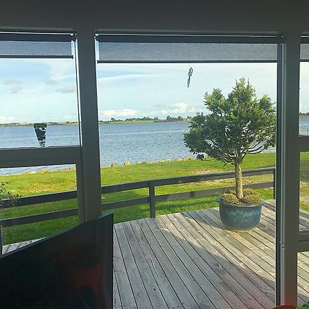 Eksklusiv Sommerhus Beliggende I Vandkanten Munkebo Екстериор снимка
